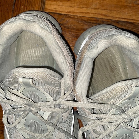 Athletic_Shoes